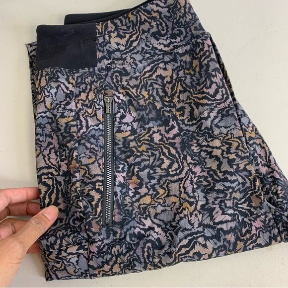 ATHLETA Printed Rip Stop Pull On Activewear Joggers Size 6 - Picture 12 of 13